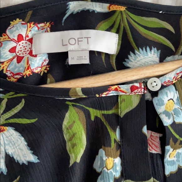 Loft flowy floral blouse, size M - Picture 2 of 3
